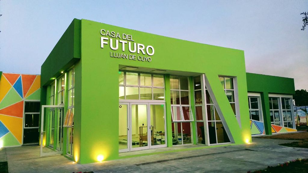 La Casa del Futuro potencia las ideas de los jóvenes lujaninos